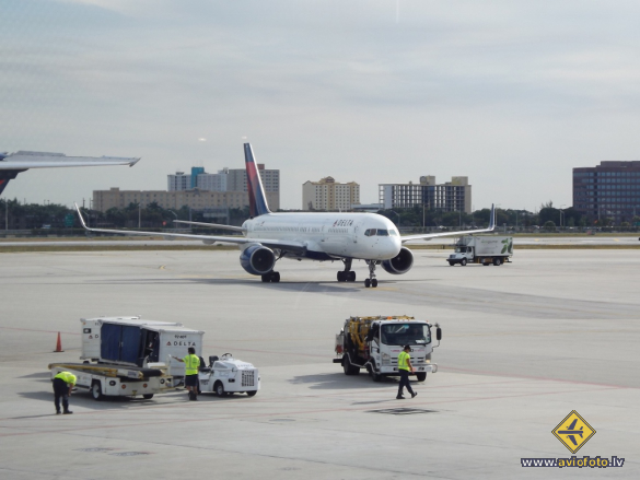 Boeing 757-232